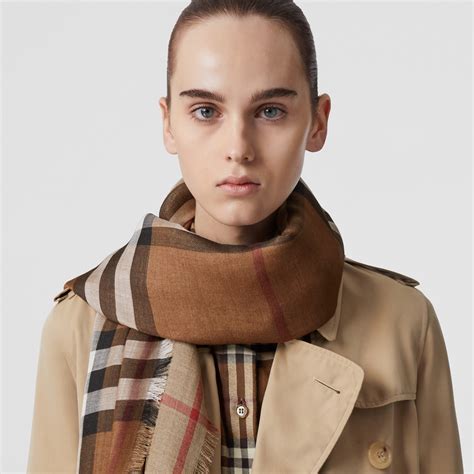 Burberry Lightweight Check Wool Scarf Archive Beige 